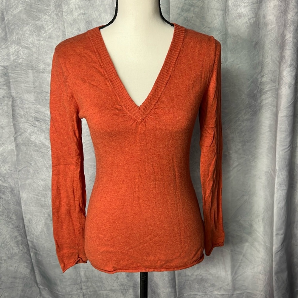 Massini Burnt Orange V-Neck Long Sleeve Sweater - size Medium
